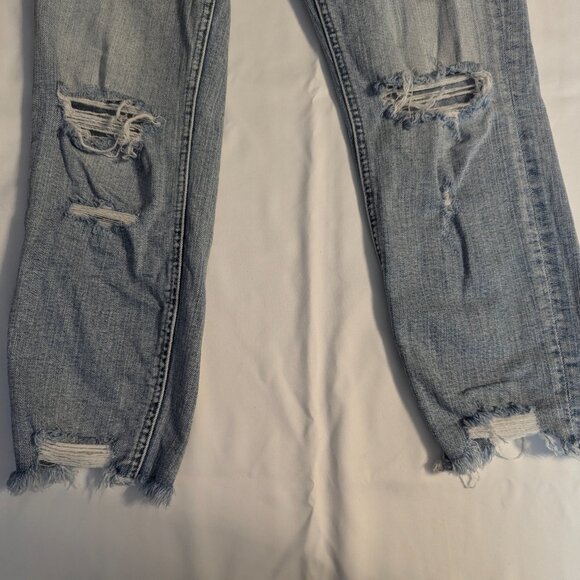 Silver Aiko Slim Crop Light Wash Size W26/L25 Distressed Jeans Color: Indigo - Picture 7 of 13
